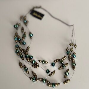 Elegant Beaded Necklace with Gold and Green Accents